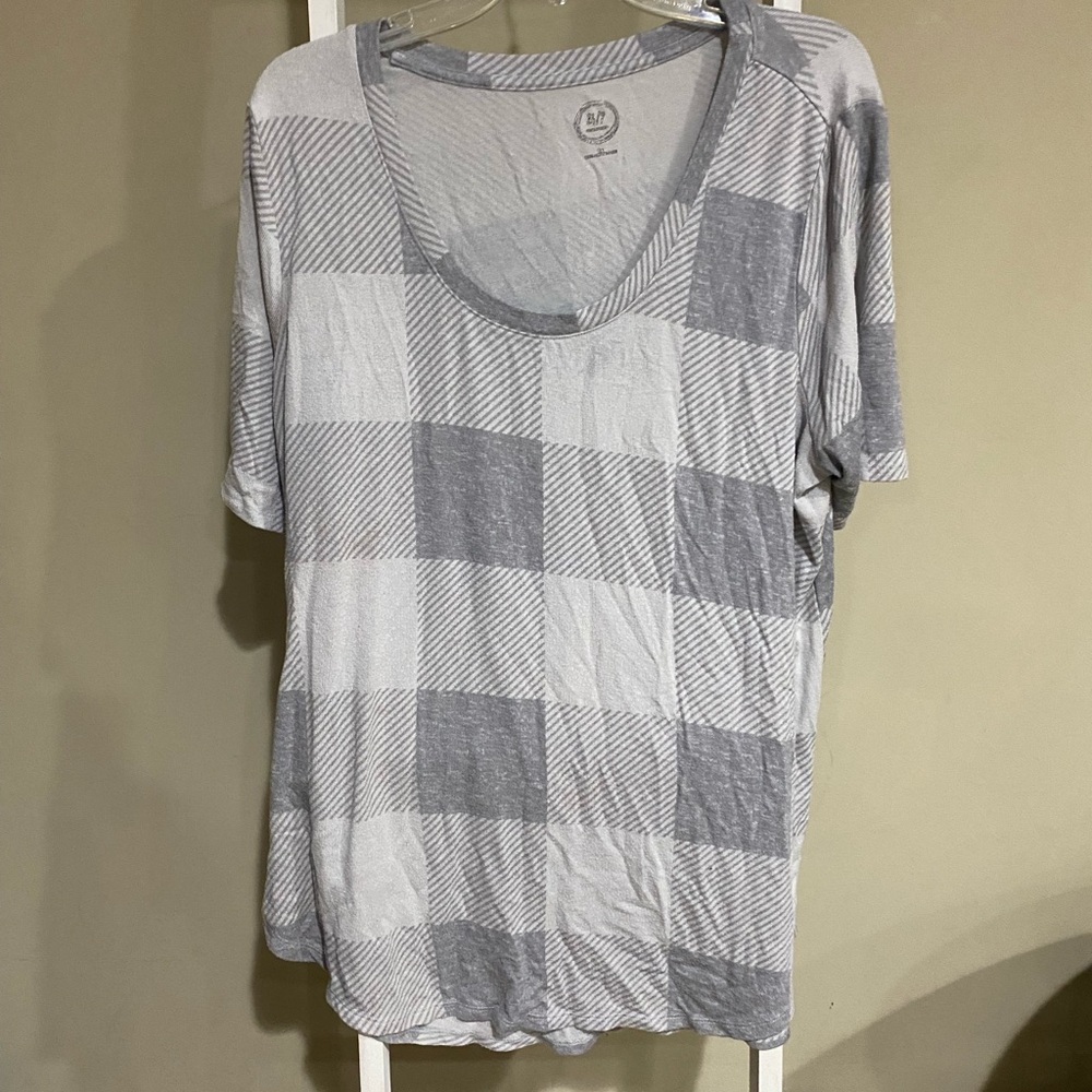 Maurices Gray Plaid Short Sleeve Tee